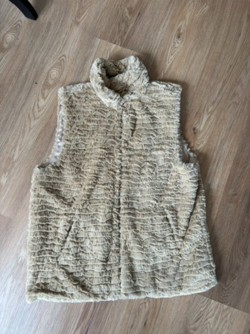 Mixit Tan Faux Fur Vest Hook and Eye Closure EUC S/M - Picture 2 of 6
